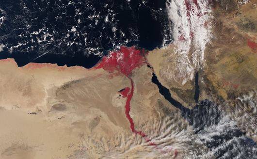 هل تعلم لماذا يبدو نهر النيل بلون الدماء في أحدث الصور الملتقطة فضائياً؟ الإجابة ستصيبك بالدهشة