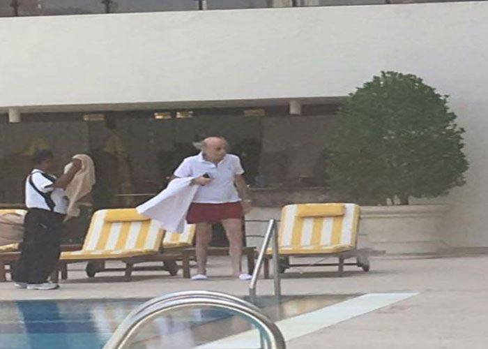 شاهد النائب وليد جنبلاط بثياب البحر