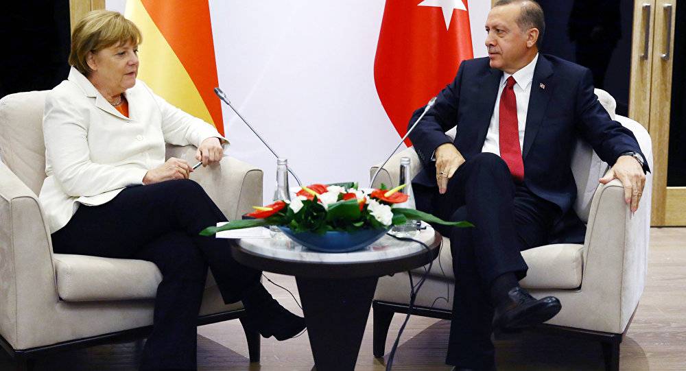 ميركل متهمة بدعم اردوغان