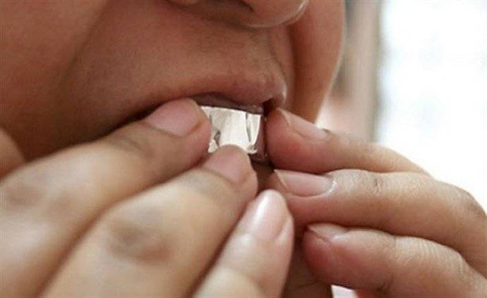 ماذا يحدث لأسنانكم إذا وضعتم عليها رقائق الألمنيوم لساعة واحدة!