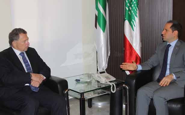 جونز التقى رئيس الكتائب : 
إجراء الإنتخابات النيابيّة في موعدها ممُكن