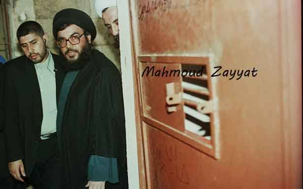 لحظة تأمل لـ السيد عند عتبة زنزانة سهى بشارة