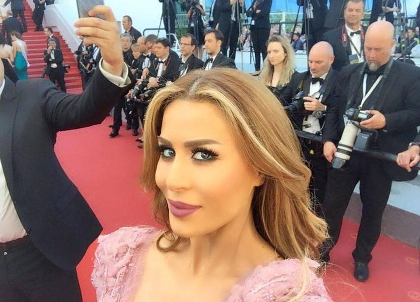 بالصورة.. فيفيان مراد بفستان مثير في 