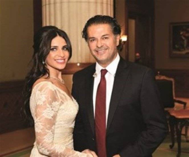 من الحسناء التي ظهرت مع راغب علامة في حفل القاهرة؟