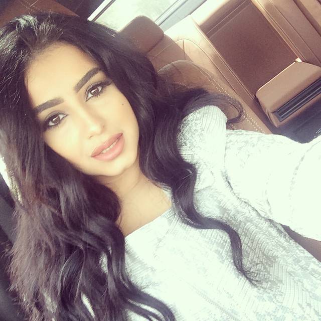 بالفيديو منتج عربي يهدي فنانة طائرة خاصة  شاهد ردة فعلها