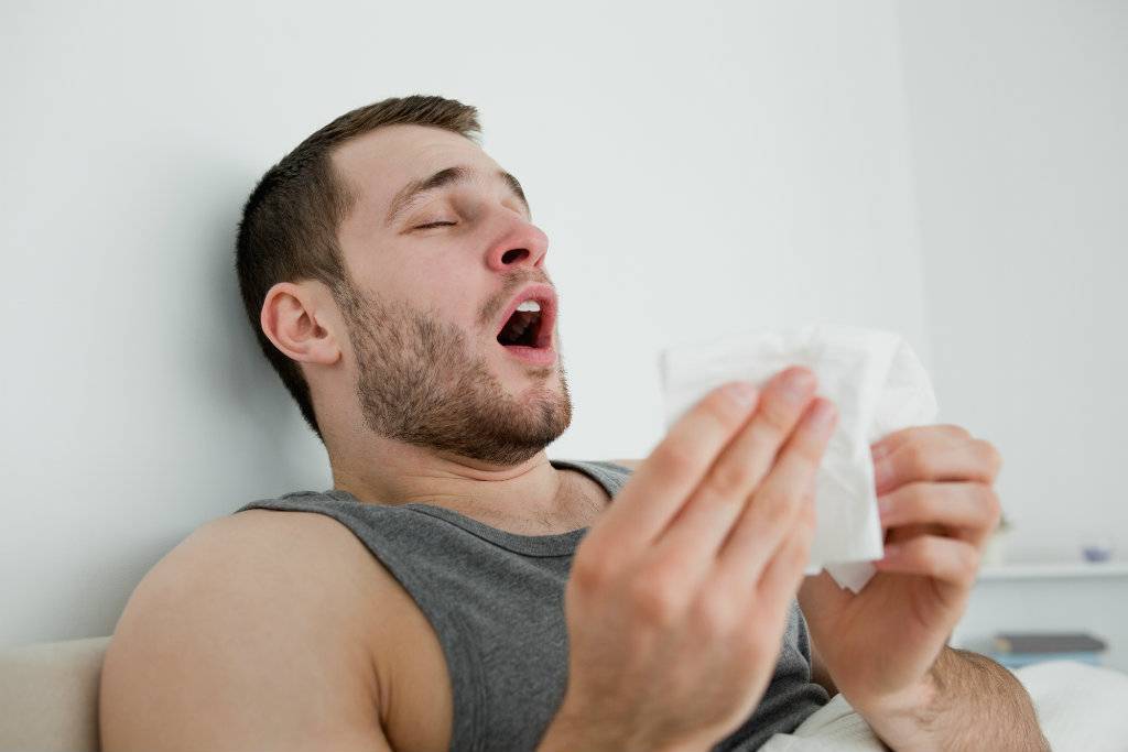 هل تعلم ماذا يحصل اذا تركت عينيك مفتوحتين أثناء العطس ؟