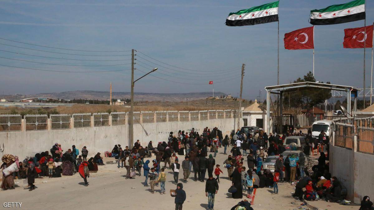 داعش يتقدم بريف حلب.. وتقطع السبل بالآلاف على حدود تركيا