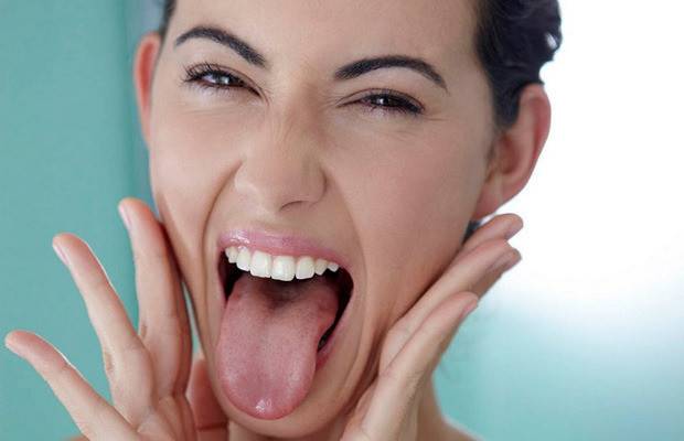 لماذا نشعر بجفاف اللسان؟