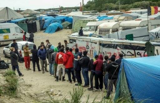 40 جريحا في عراك في مخيم كاليه العشوائي شمال فرنسا