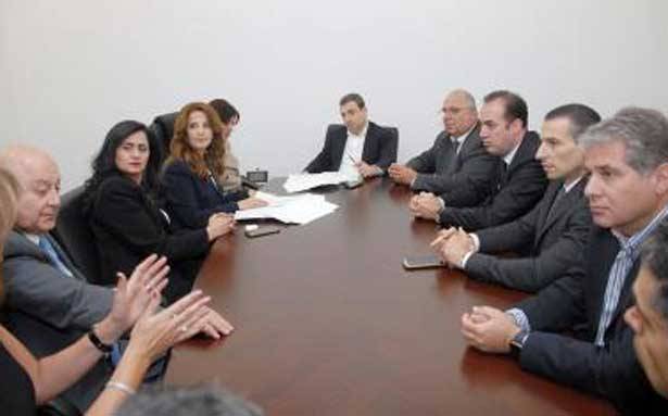 المصانع المحليّة تؤمّن 80% من حاجة السوق
أبو فاعور بحث ونقابة مُصنعي الأدوية
دعم الإنتاج اللبناني وإعطائه الأولويّة لتخفيض الأسعار