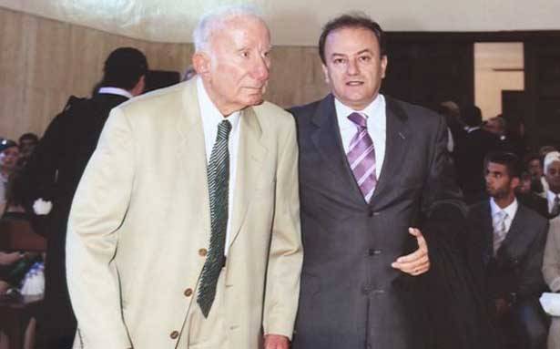 أوغست باخوس : مواقف وطرائف وحكايات