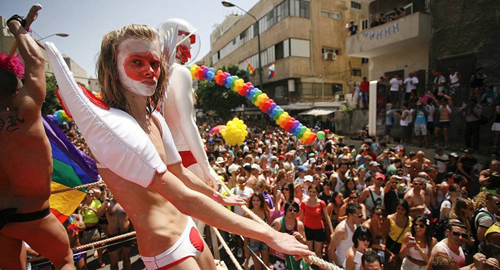 إسرائيل تقيم عروضا جنسية في القدس وتستفز المسلمين