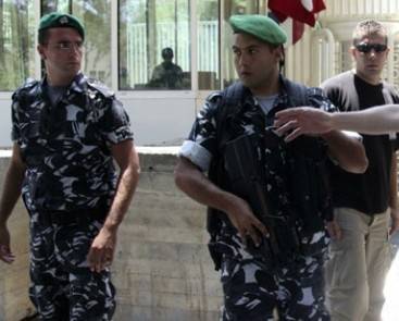 توقيف مطلوب بـ 13 مذكرة