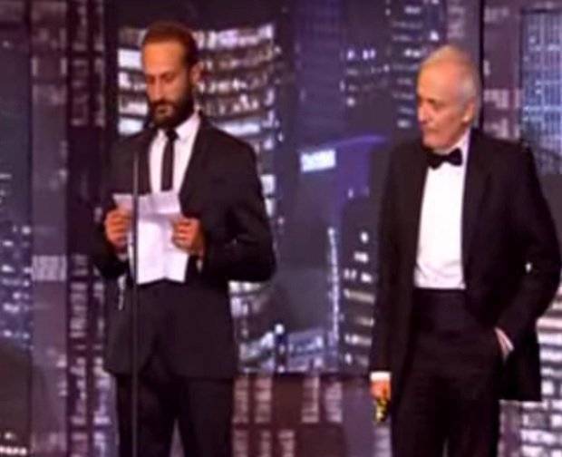 فيديو- فنان لبناني يرفض جائزة "موريكس دور" ويسبب احراجا في صالة الحفل!