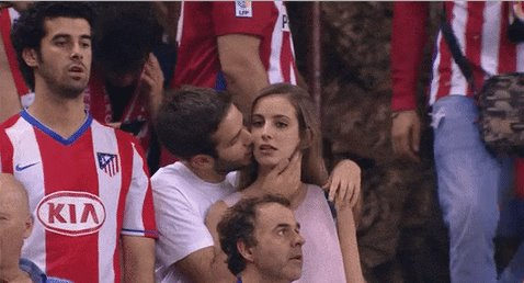 أخبر زوجته بأنه ذاهب لرحلة عمل ففوجئت به على الهواء مع صديقته!