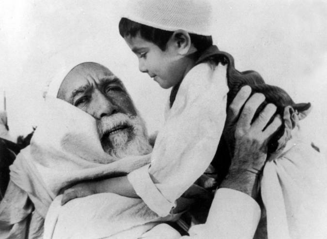بالصور- شاهدوا كيف أصبح الطفل الذي مثّل في "أسد الصحراء" عمر المختار