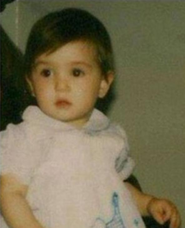 صورة نادرة لممثلة سورية مشهورة... من هي؟