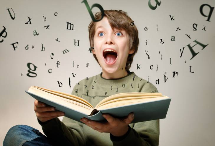 لماذا نسمع صوتا في رؤوسنا عندما نقرأ ؟