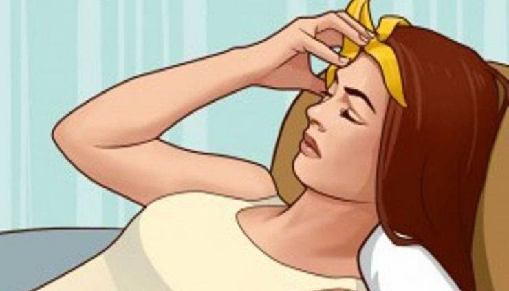 وضعت قشرة موز على جبهتها...عندما تعرفون السبب ستفعلون مثلها