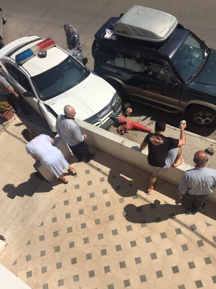 اصطدام سيارة "الدرك" بالحائط و السبب...