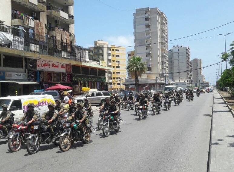 بالصور: عناصر الجيش على دراجات نارية في طرابلس