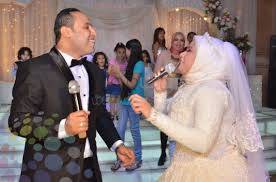 غناء رائع للعريس وعروسته