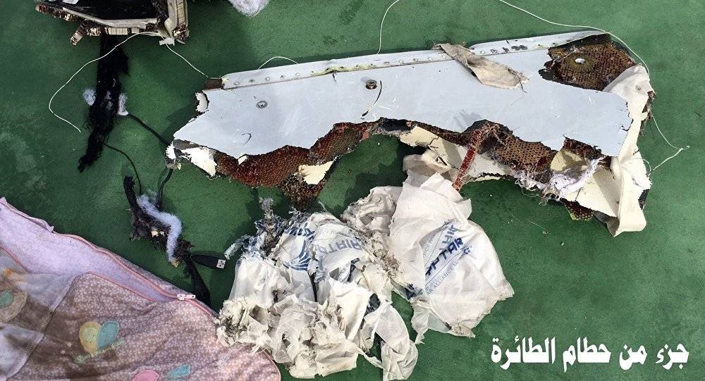 العثور على أحد الصندوقين الأسودين للطائرة المصرية المنكوبة