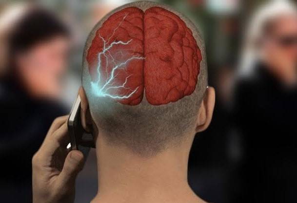 الإصابة بالسرطان مرتبطة باستخدام أجهزة الموبايل