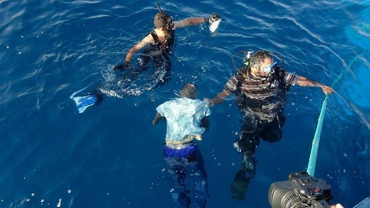 الهلال الأحمر: مقتل 25 مهاجرا غرقا قبالة السواحل الليبية