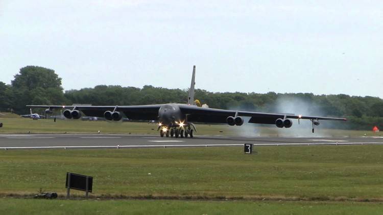 قاذفات B-52 الأمريكية ستشارك في تدريبات الناتو قرب حدود روسيا
