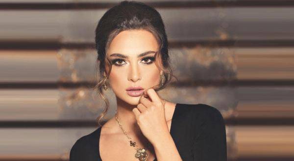 بالصور - ستيفاني صليبا تشعل مواقع التواصل بفستان الزفاف... خمنّوا من هو العريس؟