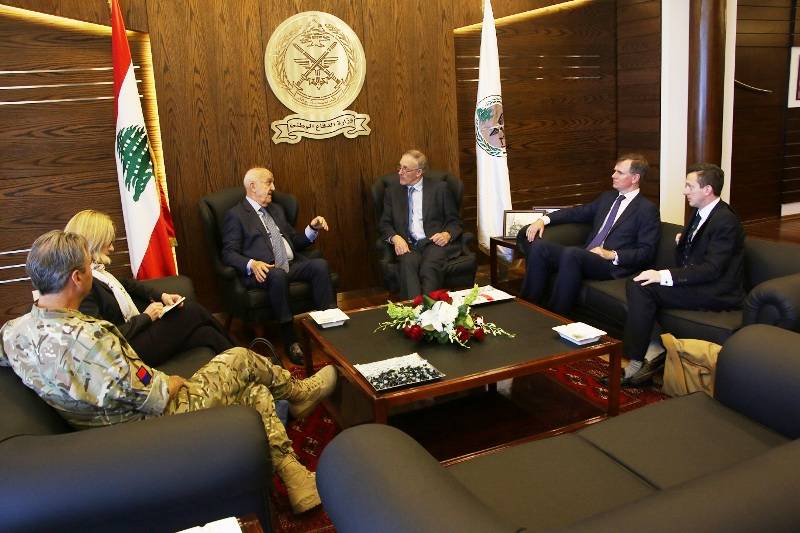 مقبل بحث مع وزير بريطاني في دعم الجيش: لبنان خط الدفاع الاول في وجه الهجمة الارهابية الشرسة