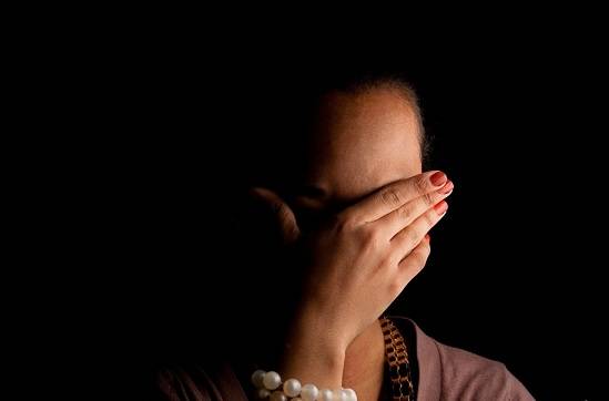 ألبست عشيقها نقابا وأسمته “أم علي”.. وعاشرته أسبوعاً في حضور زوجها