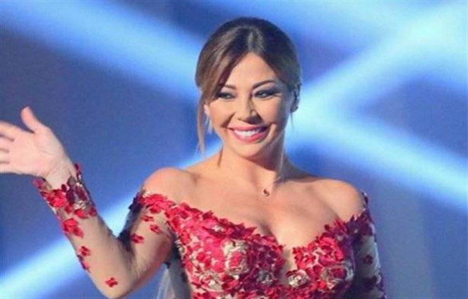 بالصورة: جو معلوف ورولا شامية في لقطة حميمة