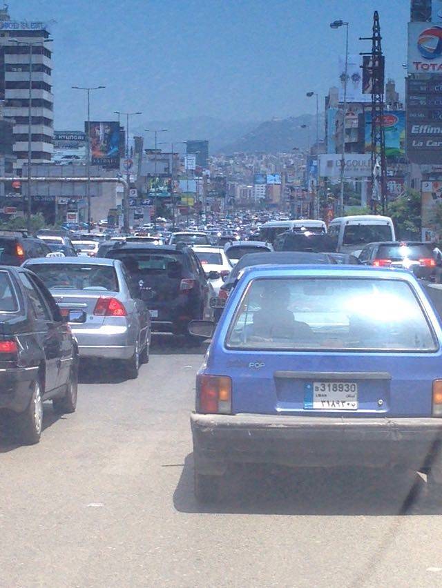بالصور: السير شبه متوقف من نهر الموت بإتجاه جونيه
