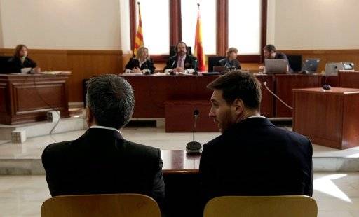 النيابة العامة تطالب بتبرئة ميسي وسجن والده في قضية التهرب من الضرائب