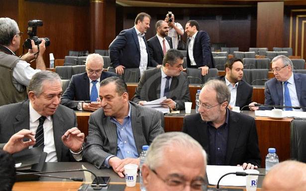 اللجان المشتركة في «دوامة» قانون المختلط