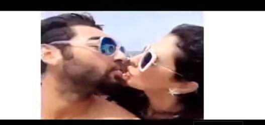 بالفيديو فنانة عربية وقبل امام الكاميرا