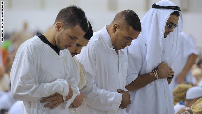 بلدة فرنسية تُعلن: لا نقاب في رمضان.. وعلى الصائمين ألّا يحدثوا ضجيجًا!