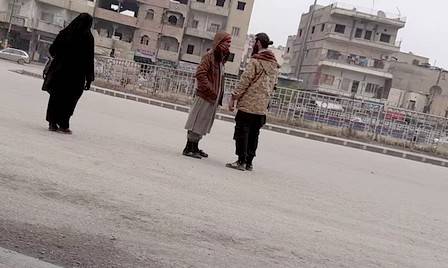 فيديو من داخل الرقة   أنباء عن فرار عائلات قياديي داعش منها