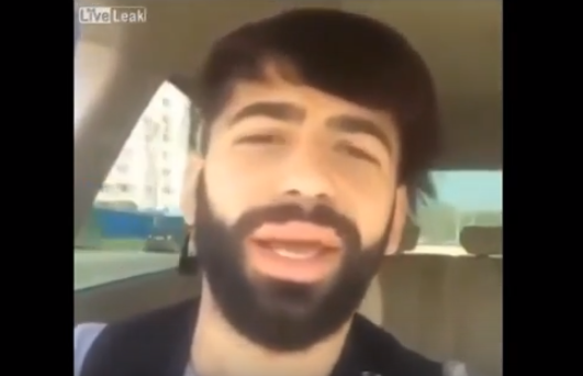 فيديو للقلوب القوية.كان يقود سيارته ويلتقط لنفسه “selfie” ..فاصطدم ب...!!