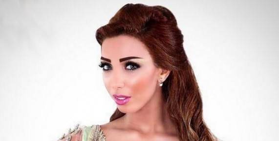 بالصورة المثيرة: محمد الترك يفاجئ الجمهور بصورته مع دنيا بطمة في السرير!