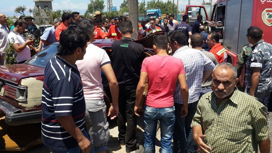 بالصور: حادث سير مروع أدى الى قطع السيارة وسحب السائق!