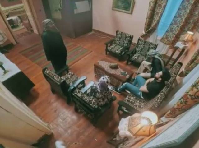 بالفيديو – فنان مصري يضرب خاطفيه.. شاهدوا شجاعته!