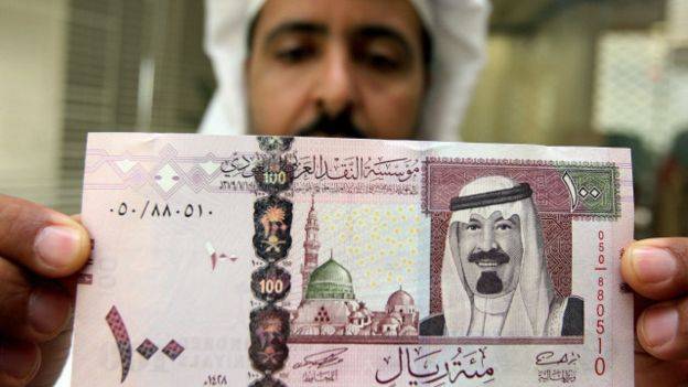 مغردون ينددون بـ"تقليص الرواتب" في السعودية