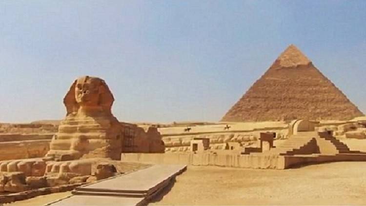 عين 