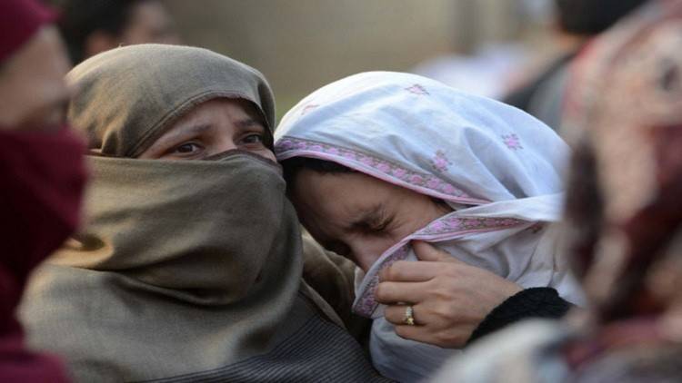باكستانية تحرق ابنتها حية لأنها...