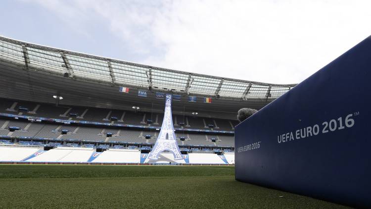 يورو 2016 .. اللجنة المنظمة لا تستبعد إقامة مباريات بدون جماهير