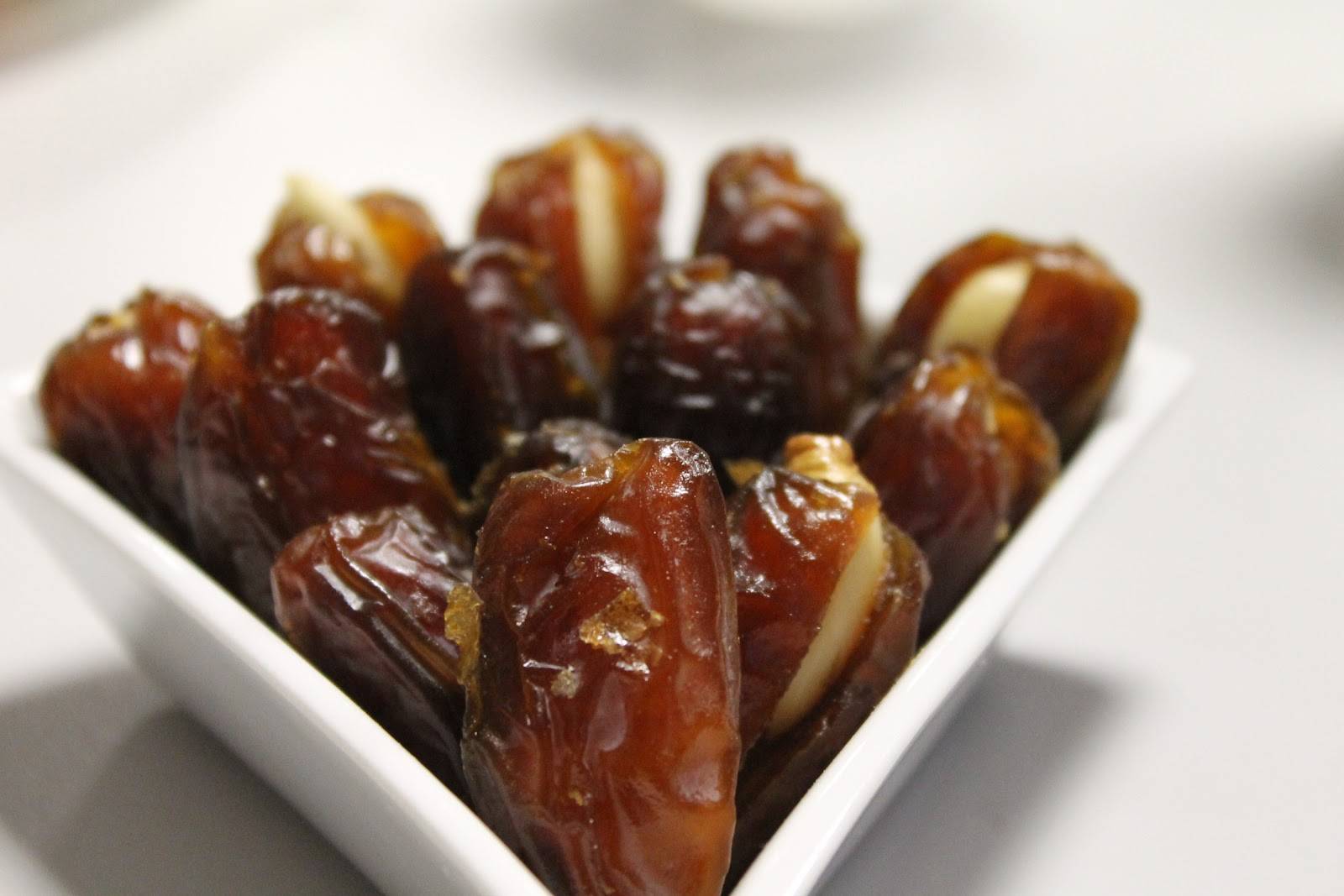 لهذه الأسباب يفطر الصائم على التمر!
