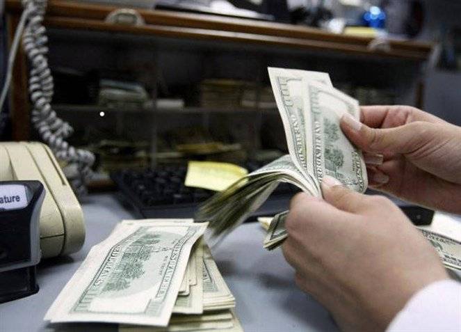 لن تصدقوا ماذا حصل في أحد المصارف اللبنانية اليوم..!